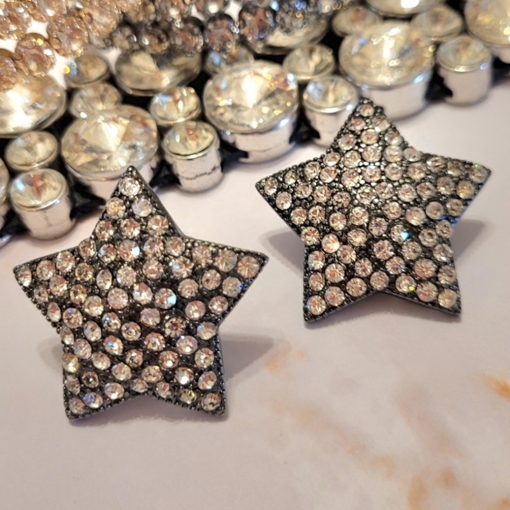 NWT Pave Set White Crystal Star Shaped Silver Earrings